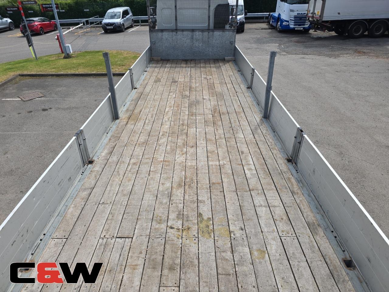 Vehicle image 16